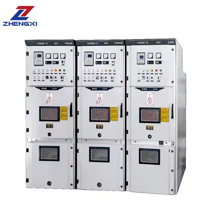 Rząd rozdzielnic KYN28-12 kV w izolacji powietrznej w obudowie metalowej w sterowni zakładu